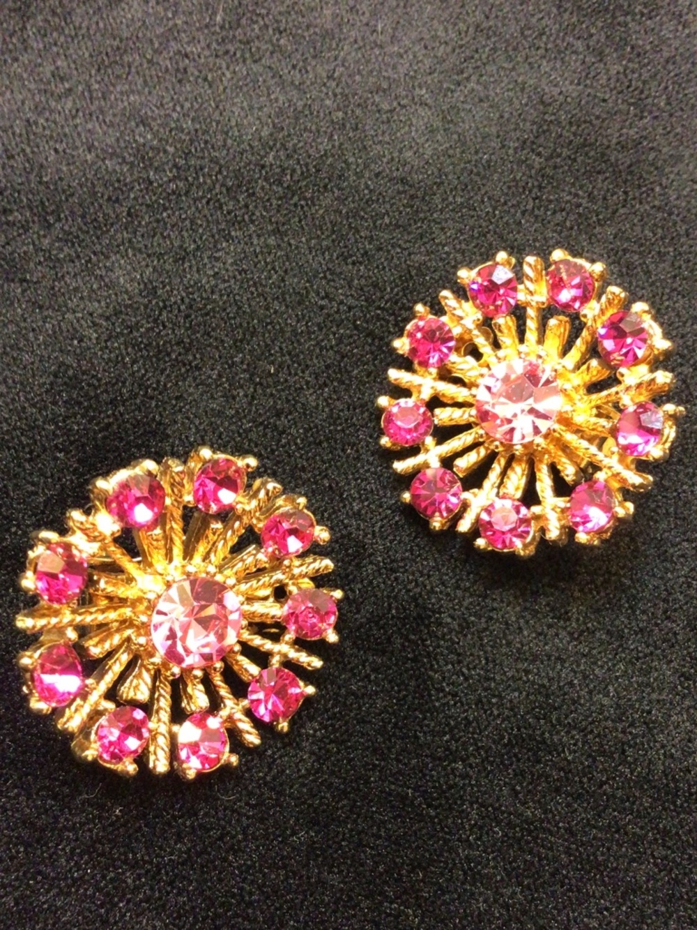 Vintage Sunburst Pink Rhinestones Clip-on Earrings in Gold-tone